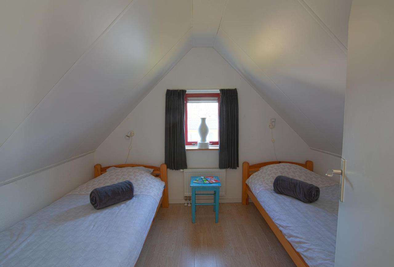De Rozenbottel Holiday home Tzummarum